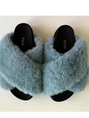 ROAM Cloud Slippers Icy Blue Faux Fur Size 11 EU 41